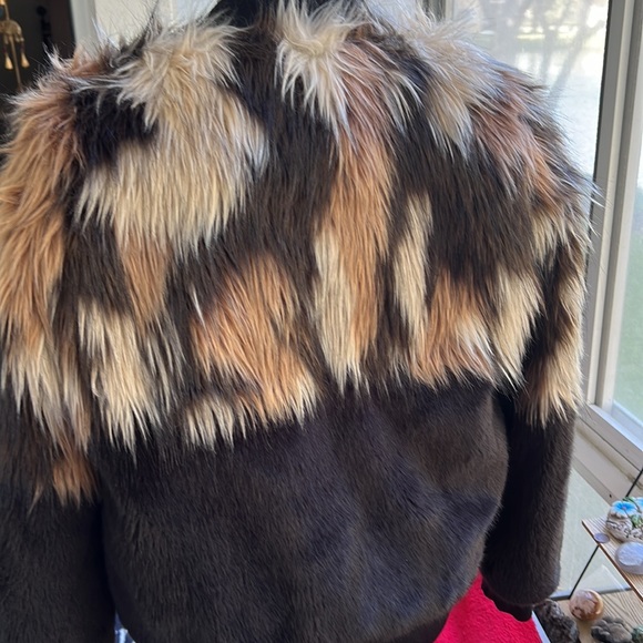 Womens faux fur jacket… new and never worn - Picture 7 of 10